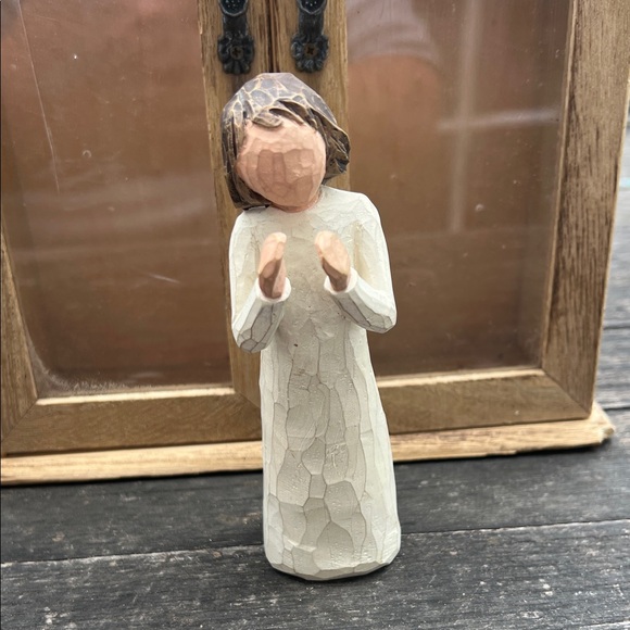 Demdaco Family Embrace Sculpture - Cream and Tan - Picture 9 of 9